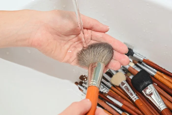 Rahasia Kecantikan: Cara Mencuci Brush Agar Tidak Cepat Rusak