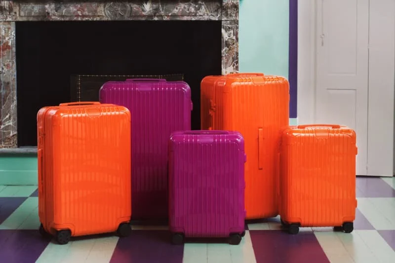 Rimowa Hadirkan Warna Orange dan Magenta yang Bold untuk Koleksi Essential & Groove