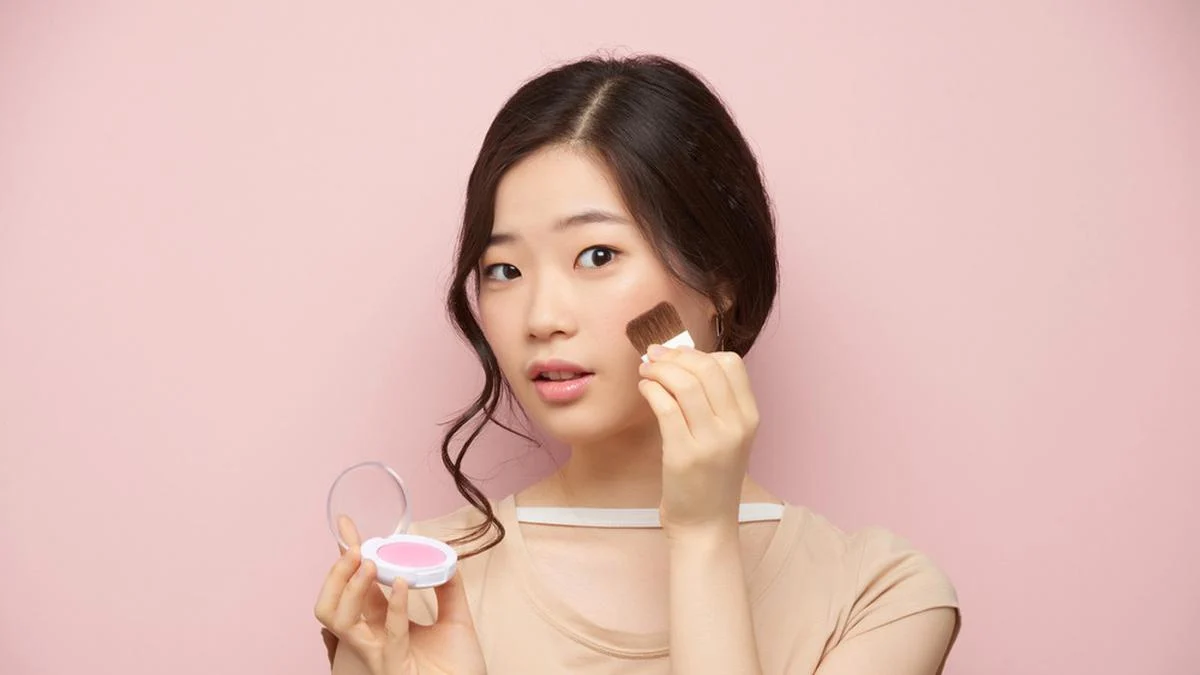 Solusi Ampuh: Cara Mengatasi Makeup yang Cakey dan Pecah di Area Senyum