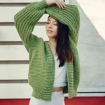 Tampil Feminin dan Percaya Diri, Simak Tips Styling Cardigan untuk First Date