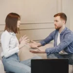 6 Tanda Kamu & Pasangan Tidak Saling Cocok yang Perlu Diwaspadai