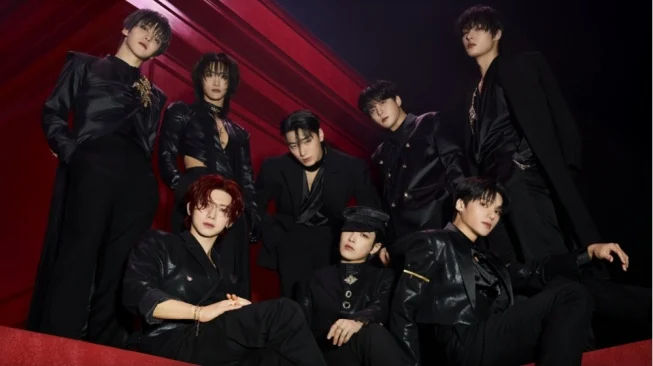 8 Gaya Makeup Ikonik Member ATEEZ yang Bikin ATINY Jatuh Cinta