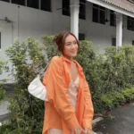 Mencerahkan Kulit Warm Undertone dengan Eksplorasi Palet Warna Coral