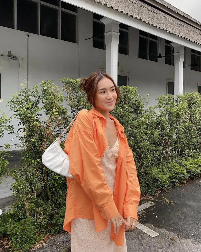 Mencerahkan Kulit Warm Undertone dengan Eksplorasi Palet Warna Coral