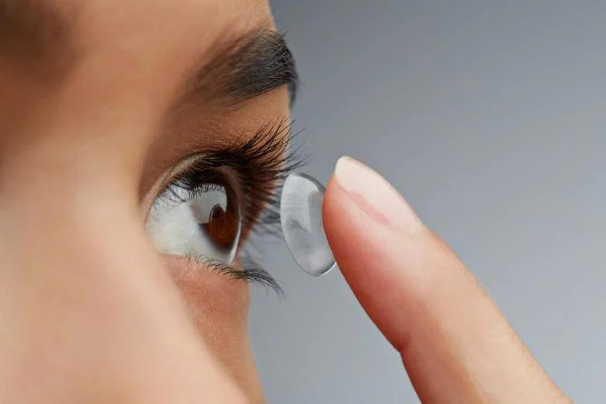Penyebab Softlens Terasa Menganjal di Mata dan Cara Mengatasinya